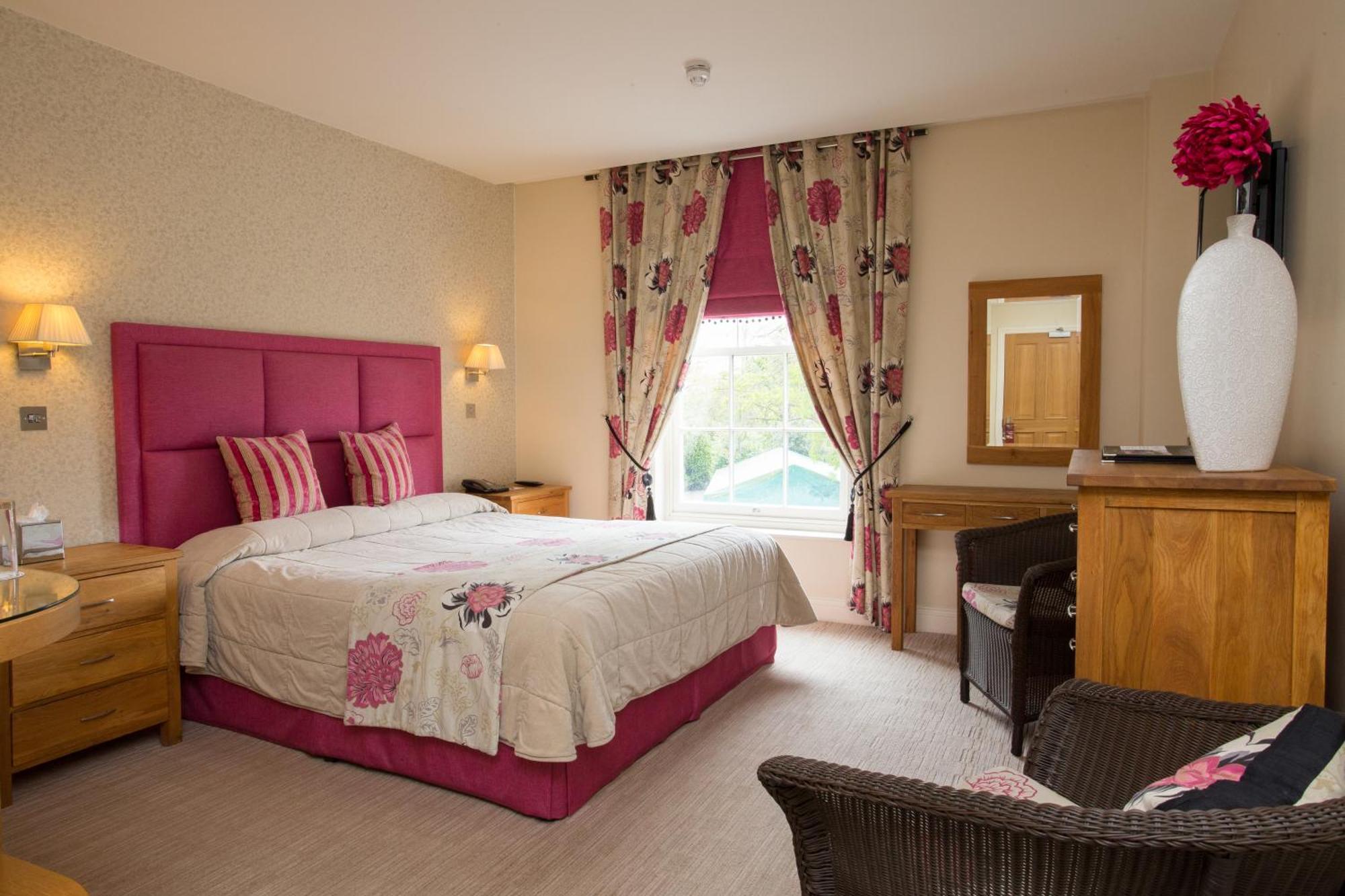 Hall Hotel 4*