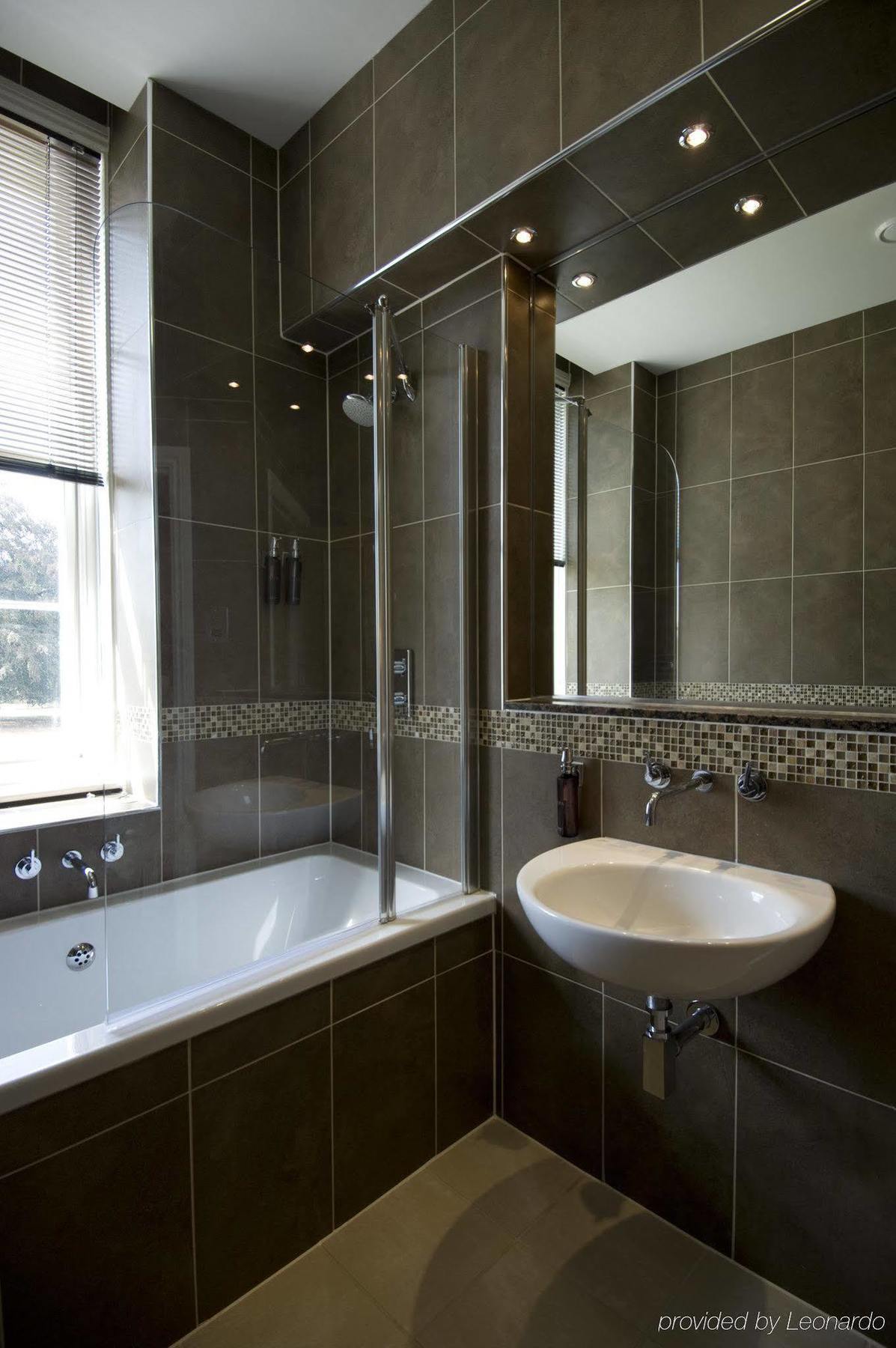 Hotel Hall 4*
