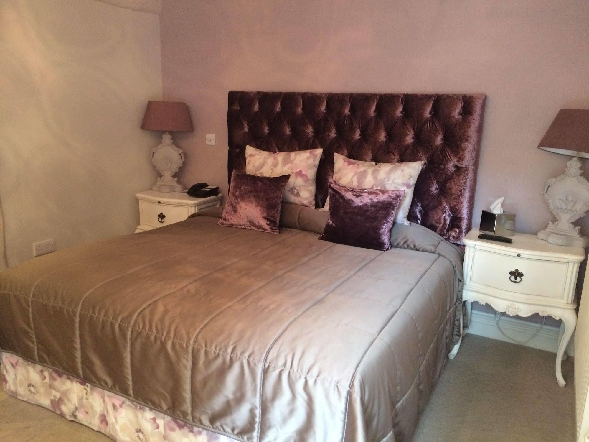 Hall 4* Orsett