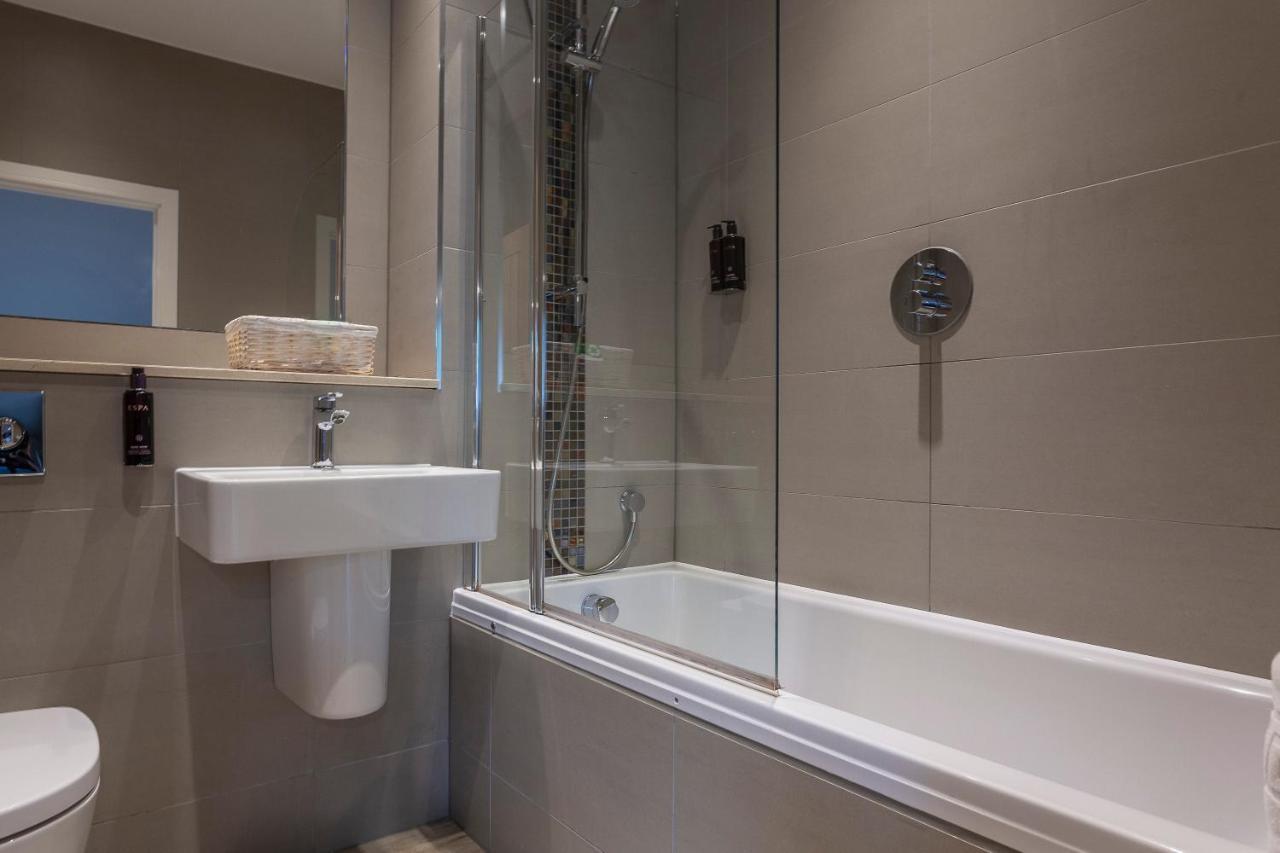 Hall Hotel 4*